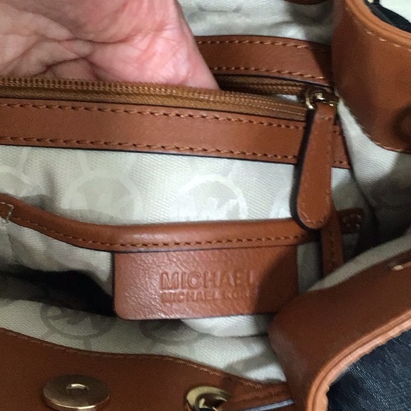 EUC. MICHAEL KORS Denim Blue Drawstring Straw Bucket Top Handle/Crossbody Bag - Picture 13 of 16